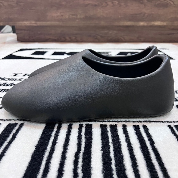 Yeezy Rubber Slip On Shoes - Black Size 10us. - Picture 4 of 8